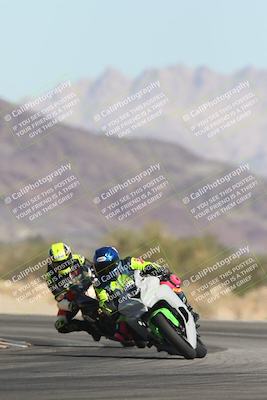 media/Oct-30-2025-Racers Edge (Thu) [[dabbdaf680]]/3-B Group/Session 2 (Turn 14)/